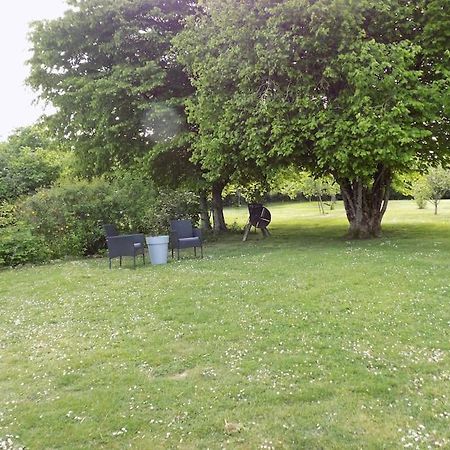 Ferienwohnung Vue Du Jardin Les Adjots Exterior foto